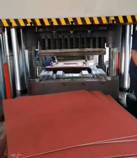 машины для штамповки дверных панелей поезда